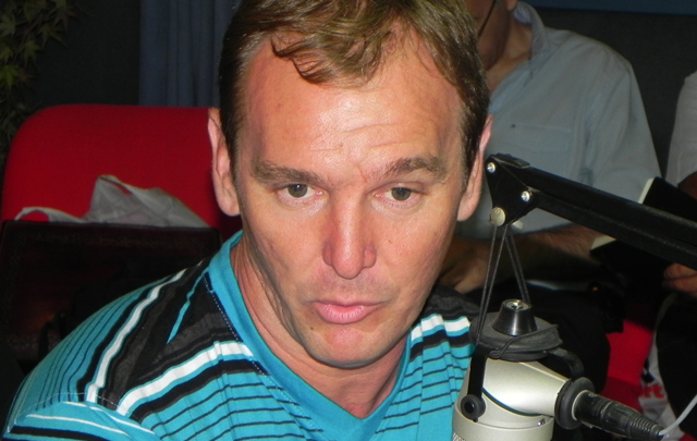 El motociclista visitó el estudio de Cadena 3. 