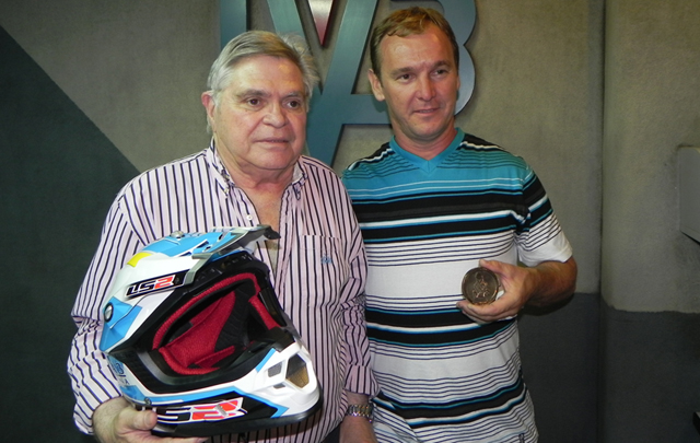 El motociclista visitó el estudio de Cadena 3. 