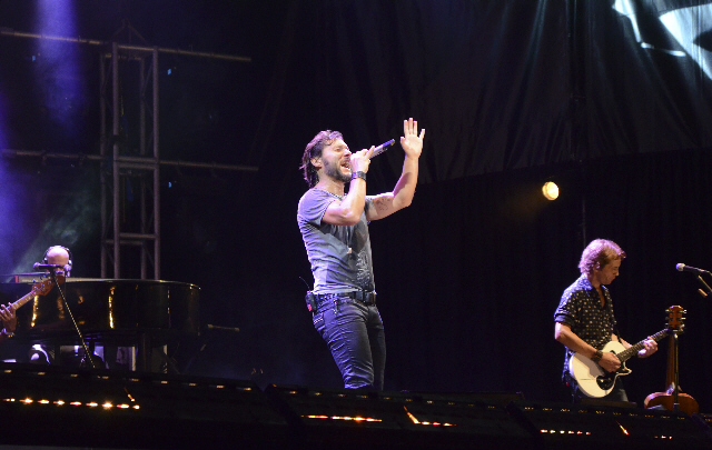 Diego Torres abrió la Fiesta de las Colectividades en Alta Gracia.