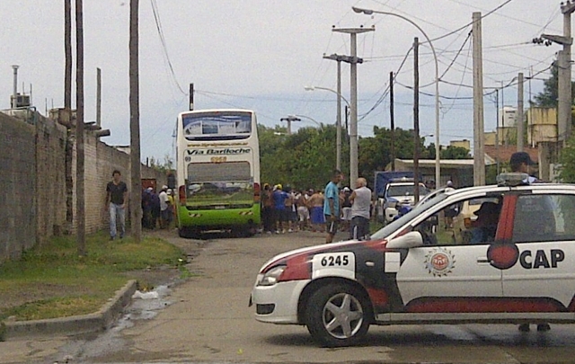 La 12 comió un asado en el club Los Andes.