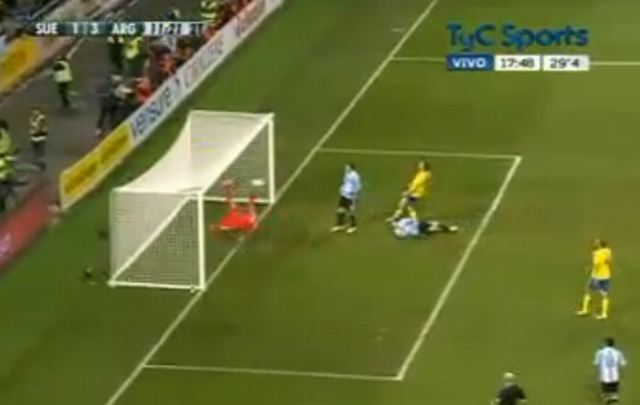 Chilena del arquero sueco evita golazo de Messi