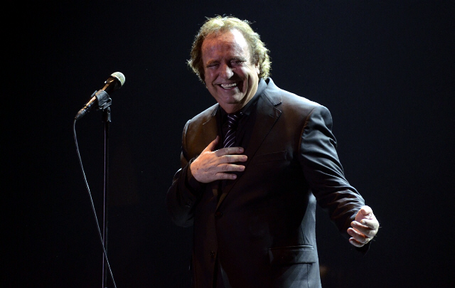 Dyango deleitó a Alta Gracia con todo su romanticismo. 