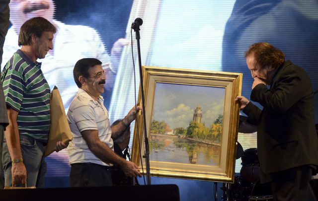 Dyango deleitó a Alta Gracia con todo su romanticismo. 