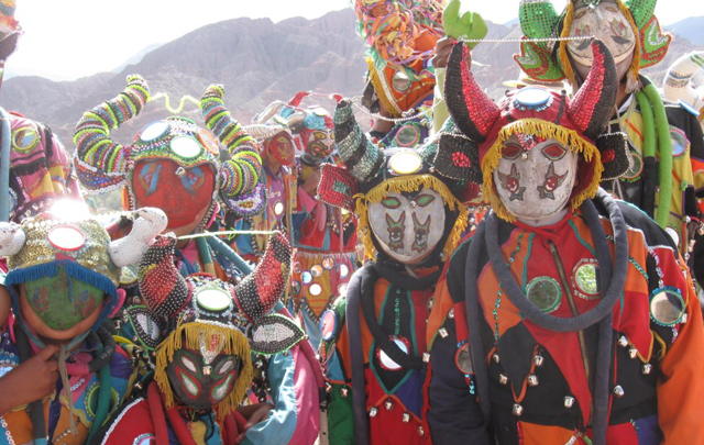 Nadie sabe quien se oculta detrás de las máscaras.