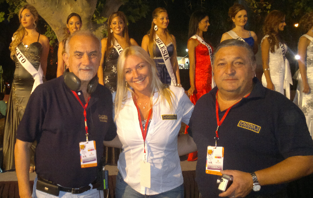 Luis Yunes, Celeste Benecchi y Jorge Méndez, en la cobertura de la Fiesta del Sol.