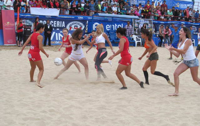 Las chicas hicieron suspirar a la platea masculina. 
