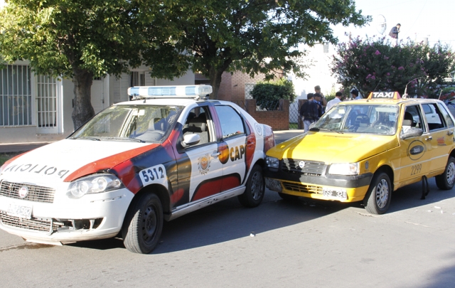 Así quedó el móvil al interceptar al taxi.