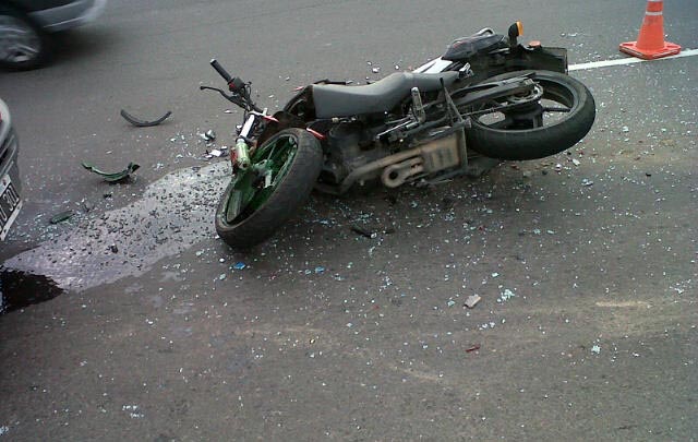 FOTO: Así quedó la motocicleta tras el violento impacto.