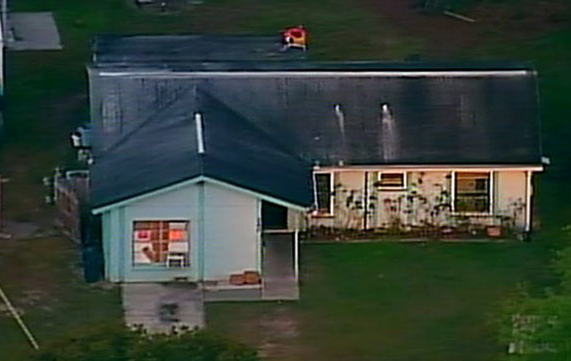 Jeff Bush desapareció por un agujero en su dormitorio.