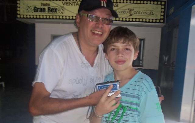 Orlando Morales junto a Jorgito de la gente.