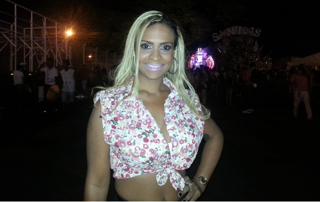 Monalisa prepara a los bailarines para el Carnaval.