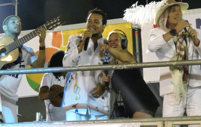 Las scolas brillaron en la pista del sambódromo.