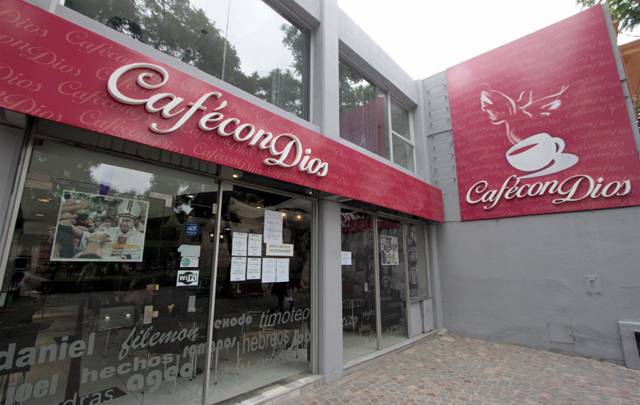 Café con Dios está ubicado en Obispo Trejo 29.