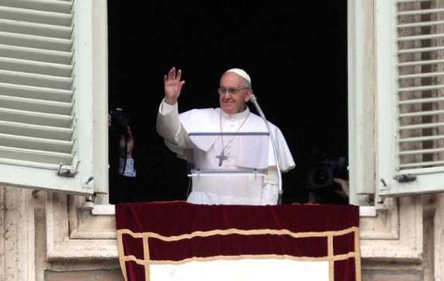 Primer Angelus del Papa