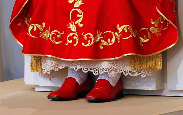 FOTO: Los zapatos negros de Francisco, los mismos con los que caminaba por Buenos Aires.