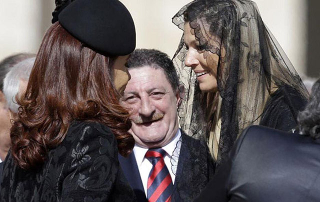 Cristina y Máxima se saludaron en el Vaticano.