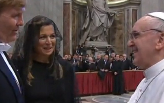 El príncipe Guillermo y Máxima saludaron a Francisco.