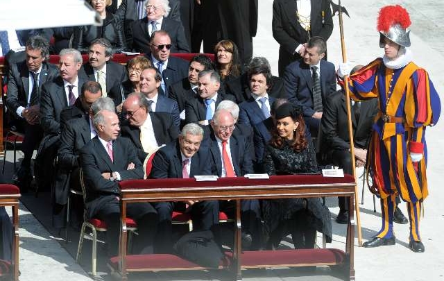 Cristina y la comitiva argentina en primera fila.