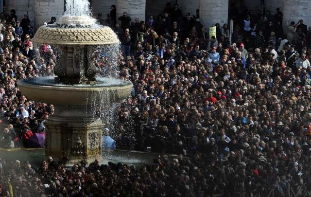 FOTO: Miles de personas participaron de la unción de Francisco.
