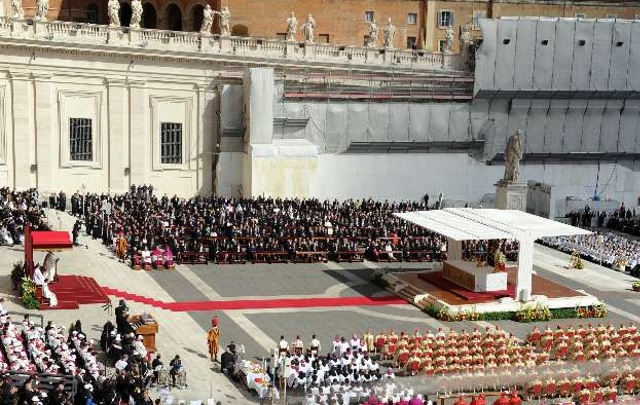 Miles de personas participaron de la unción de Francisco.