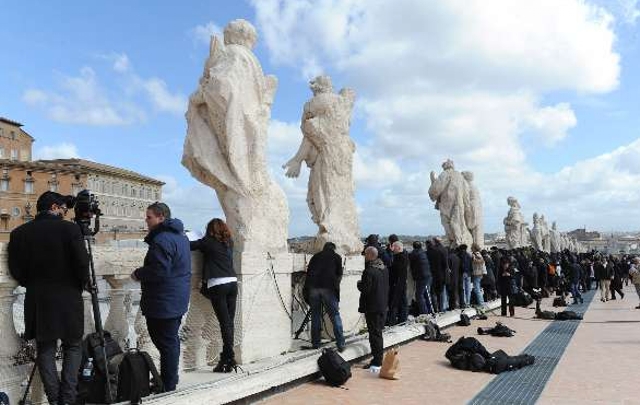 Gran despliegue periodístico para cubrir este evento histórico.