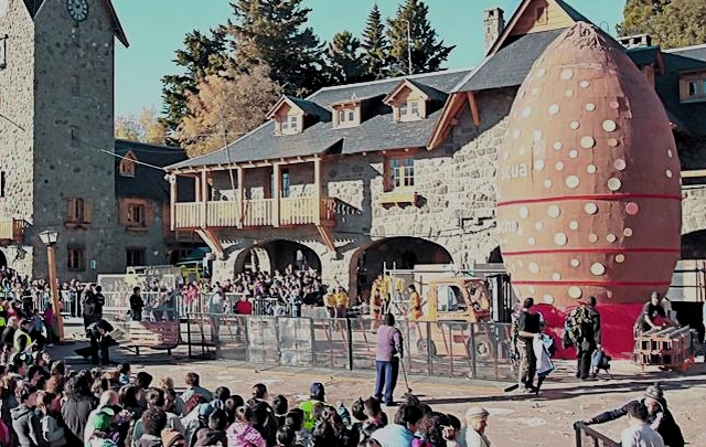 Así lucía el año pasado el huevo de Pascua gigante en Bariloche.