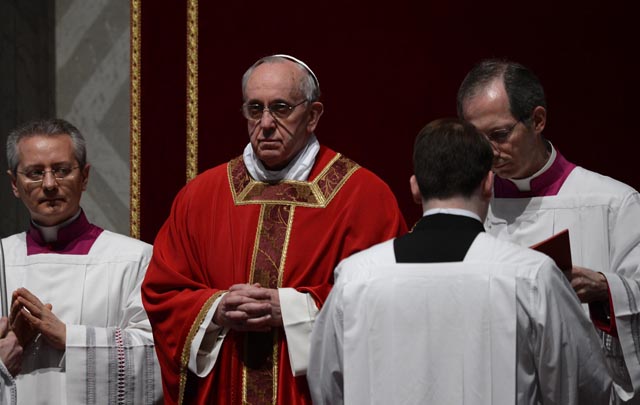 FOTO: El Papa en su primer Via Crucis de Viernes Santo