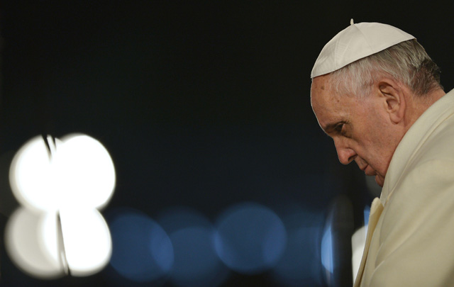 FOTO: El Papa Francisco encabezó su primer Vía Crucis como Sumo Pontífice.