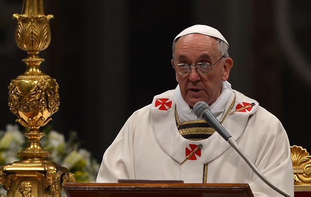 El Papa en la vigilia pascual en la Basílica de San Pedro