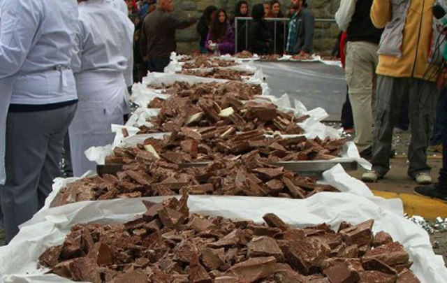 Las porciones que se distribuyeron a los presentes (Foto: anbariloche.com.ar)