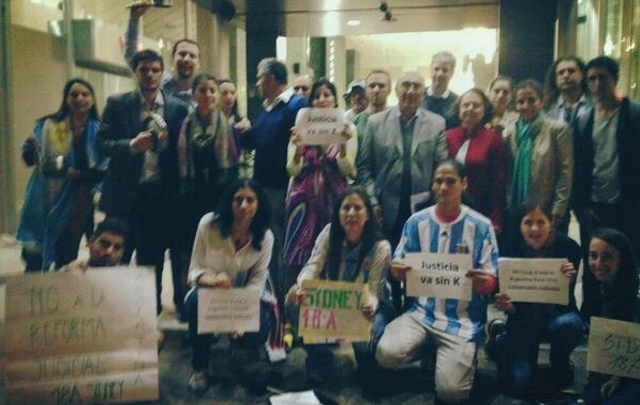 Empezó el cacerolazo argentino en Australia, Sydney (Foto: @camposing) 