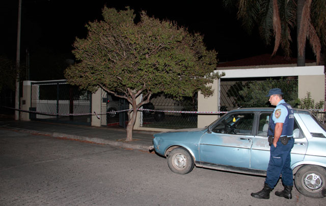 La Policía custodiaba anoche la vivienda de Martí.