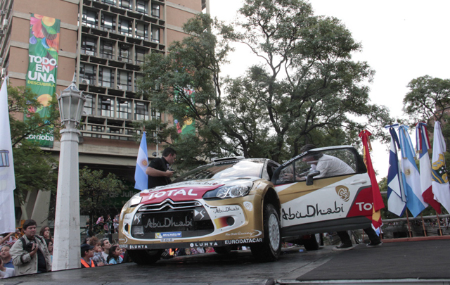 Frente al Palacio 6 de Julio, Loeb fue declarado ciudadano ilustre.