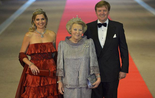 Máxima, Beatriz y Guillermo en la última cena antes de ser coronados.