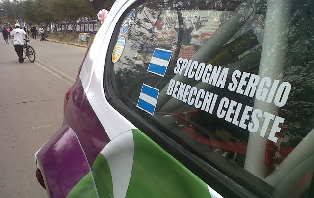 FOTO: Celeste Beneccchi y Sergio Spicogna en el auto cero.
