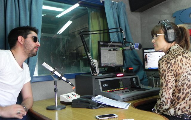 Alex Ubago en los estudios de FM Córdoba.