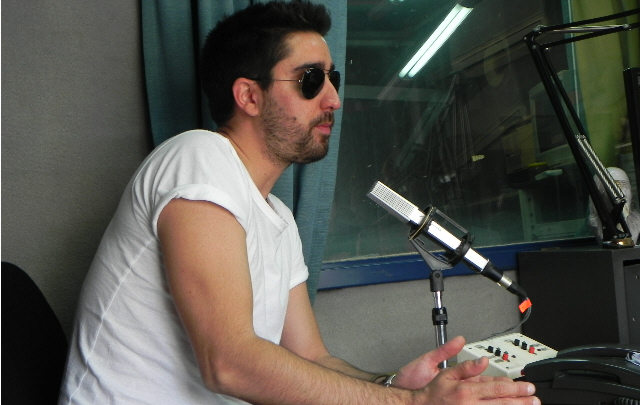 Alex Ubago en los estudios de FM Córdoba.