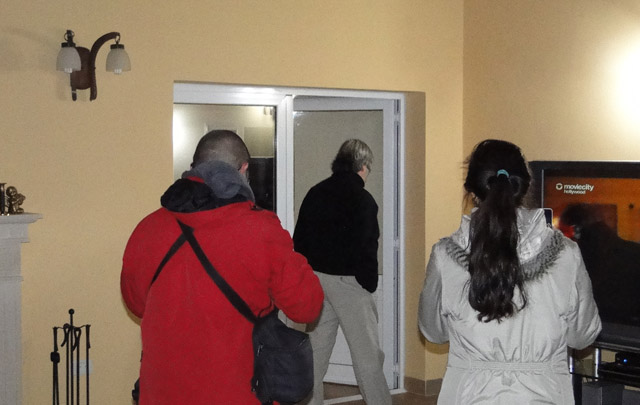 Los periodistas recorren los interiores de la casa de Báez (Foto: News Multimedios)
