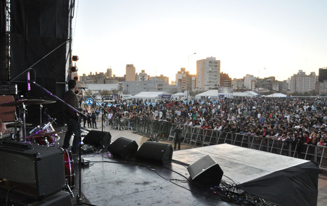 FOTO: 25 de Mayo Feria Rock