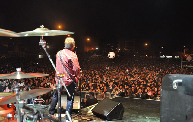 AUDIO: Mas de 25 mil personas en la Feria Rock (Informe de Celeste Benecchi)