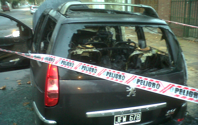 Así quedó la Peugeot 807 de Corral tras el incendio.