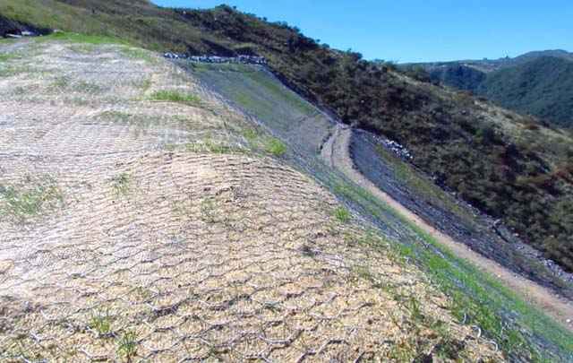 Trabajos que se aplican para evitar más desmoronamientos de los taludes.