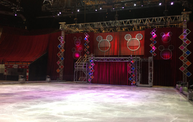 La pista de patinaje a punto para la seguidilla de shows.