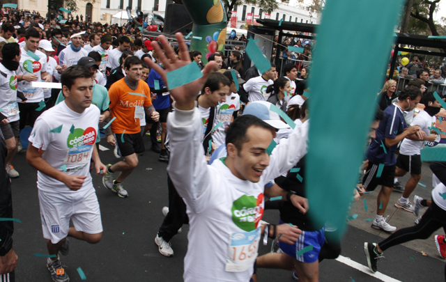 FOTO: Una multitud disfrutó de la maratón por el aniversario de la ciudad de Córdoba