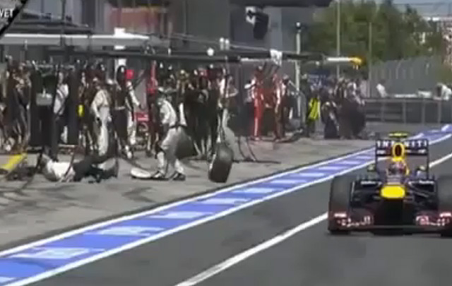  Un neumático golpea a un camarógrafo.