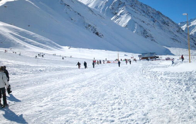 La imponente belleza de Los Penitentes congrega a miles de turistas. 