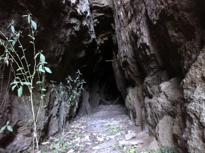 Imperdible paseo por las minas abandonadas en la zona de Cabalango. 
