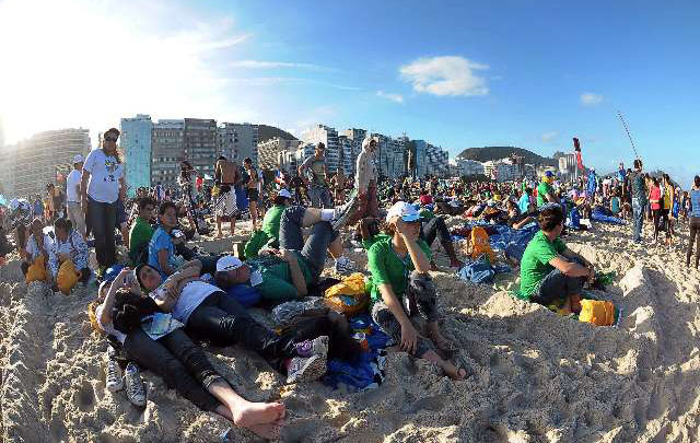 Miles de jóvenes iniciaron la vigilia para la misa final de la JMJ.