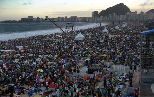 Miles de jóvenes iniciaron la vigilia para la misa final de la JMJ.