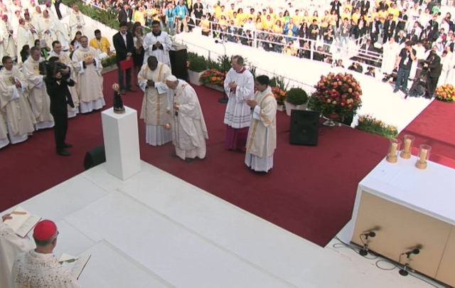 El Papa Francisco da su última misa en Brasil